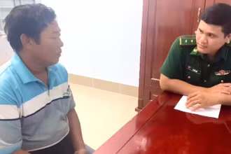 Ông Trần Văn Dân bị xử phạt 75 triệu đồng với hành vi tàng trữ thiết bị giám sát hành trình của tàu cá khác. (Ảnh: HOÀNG TRUNG)