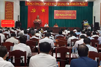 Ban Chấp hành Đảng bộ tỉnh Bến Tre tổ chức Hội nghị lần thứ 19. (Ảnh: HOÀNG TRUNG)