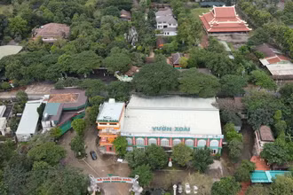 Cổng vào khu du lịch sinh thái Vườn Xoài.
