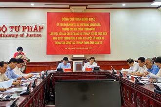 Quang cảnh buổi làm việc.