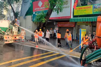 Ban Quản lý Đường sắt đô thị Hà Nội đã xử lý xong hiện tượng trào bùn trước 2 số nhà 25C và 25F trên phố Cát Linh, Hà Nội.
