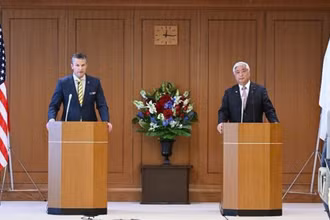 Bộ trưởng Quốc phòng Nhật Bản Gen Nakatani và người đồng cấp Mỹ Pete Hegseth tại cuộc họp ngày 30/3. (Ảnh: Bộ Quốc phòng Nhật Bản)