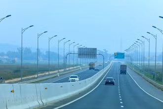 Phương tiện lưu thông trên 1 đoạn tuyến cao tốc bắc-nam. (Ảnh: TG)