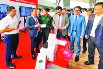 Ngày Chuyển đổi số tỉnh Hải Dương luôn thu hút đông cán bộ, người dân và doanh nghiệp viễn thông tham gia.