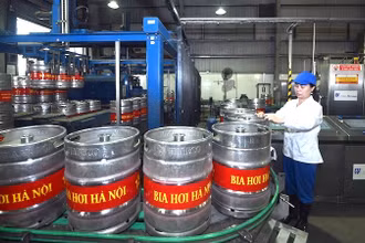 Dây chuyền sản xuất tại Nhà máy bia Hà Nội .(Ảnh ĐĂNG ANH)