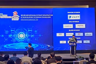 Giám đốc Trung tâm Internet Việt Nam (VNNIC) Nguyễn Hồng Thắng phát biểu khai mạc Hội nghị chính.