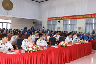 Đại biểu dự lễ phát động cuộc thi sáng tác văn học, nghệ thuật về đề tài “Vì Hoàng Sa, Trường Sa thân yêu”.