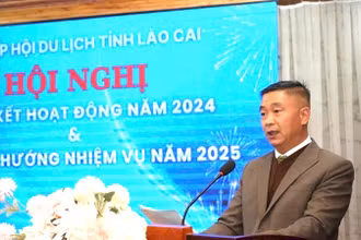 Ông Phạm Cao Vỹ, Chủ tịch Hiệp hội Du lịch Lào Cai trình bày báo cáo tại hội nghị.