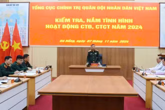 Trung tướng Lê Quang Minh, Phó Chủ nhiệm Tổng cục Chính trị QĐND Việt Nam phát biểu tại buổi kiểm tra.