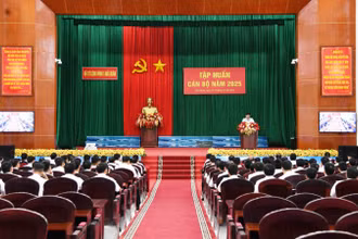 Hàng trăm cán bộ tàu, đại đội và tương đương trở lên tham dự lớp tập huấn. 