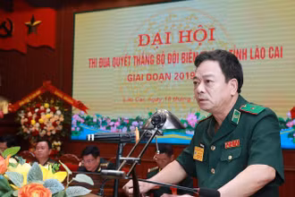 Thiếu tướng Nguyễn Văn Thiện, Phó Tư lệnh Bộ đội Biên phòng phát biểu tại hội nghị.
