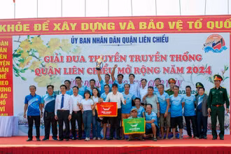  Lễ hội đua thuyền truyền thống nhân dịp đầu xuân năm mới của quận Liên Chiểu, Đà Nẵng.