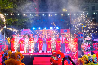 Cắt băng khai trương phố đi bộ và chợ đêm An Thượng.