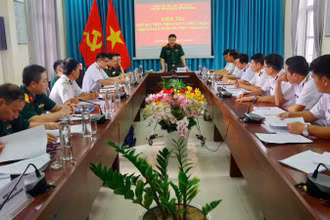 Đại tá Huỳnh Văn Đông, Phó Cục trưởng Cục Kỹ thuật Quân binh chủng phát biểu kết luận kiểm tra.