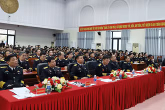Các đại biểu tham dự hội nghị biểu dương tập thể, cá nhân đạt thành tích cao trong các hội thao, hội thi.