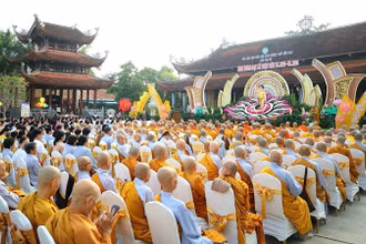 Quang cảnh Đại lễ Phật Đản, Phật lịch 2568 tại Thiền viện Trúc Lâm Phương Nam Cần Thơ.