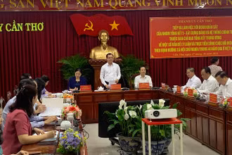 Trưởng đoàn khảo sát phát biểu tại buổi làm việc.