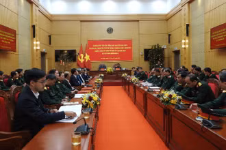 Phó Thủ tướng Thường trực Nguyễn Hòa Bình thăm và làm việc với Bộ tư lệnh Quân khu 5.