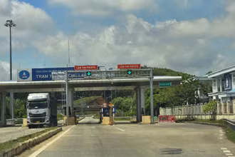 Cao tốc Đà Nẵng-Quảng Ngãi hư hỏng nặng, gây nguy hiểm cho phương tiện lưu thông.