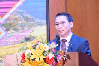 Đồng chí Nguyễn Xuân Nhẫn, Trưởng Ban Dân tộc tỉnh Lào Cai phát biểu tại hội thi sáng 14/12.