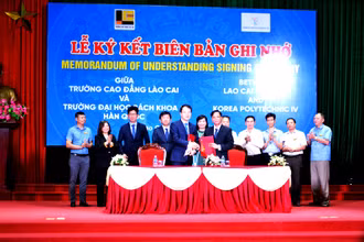 Trường Cao đẳng Lào Cai ký kết hợp tác với Trường đại học Bách khoa 4 Hàn Quốc đào tạo nghề chất lượng cao vùng Tây Bắc. (Ảnh: QUỐC HỒNG)