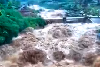 Mưa lớn gây lũ ống trên suối ở xã Ngũ Chỉ Sơn, thị xã Sa Pa. (Ảnh: TL)