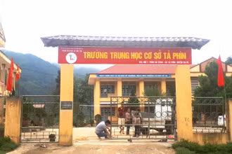Trường trung học phổ thông Hoàng Liên tạm thời học nhờ tại Trường trung học cơ sở Tả Phìn (thị xã Sa Pa) trong thời gian chờ xây dựng tại địa điểm mới. (Ảnh: TL)