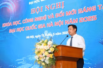 Giám đốc Đại học Quốc gia Hà Nội Lê Quân phát biểu tại hội nghị. 