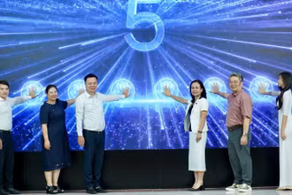 Các đại biểu thực hiện nghi thức phát động cuộc thi. 
