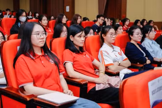 Tại chương trình, sinh viên đã có cơ hội giao lưu, hỏi đáp với lãnh đạo của Đại sứ quán cũng như đại diện ASEAN-MERCOSUR Chair. 