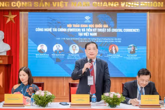 Hiệu trưởng Trường đại học Hòa Bình, PGS,TS Tô Ngọc Hưng phát biểu tại hội thảo.
