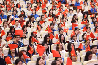 Chương trình là dịp để đoàn viên thanh niên Trường đại học Sư phạm Hà Nội ôn lại truyền thống lịch sử hào hùng của dân tộc. (Ảnh: THANH TÙNG)