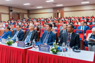 Các đại biểu tham gia diễn đàn. 