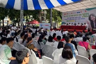 Nhiều băn khoăn, thắc mắc của học sinh và phụ huynh được giải đáp tại ngày hội.