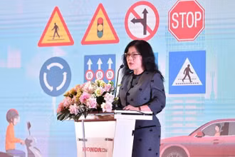 Thứ trưởng Giáo dục và Đào tạo Nguyễn Thị Kim Chi phát biểu tại hội thảo.