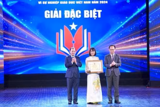 Giải Đặc biệt được trao cho nhóm tác giả Ban Thời sự VOV1, Đài Tiếng nói Việt Nam.