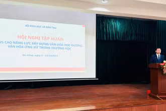 Vụ trưởng Giáo dục Chính trị và Công tác học sinh sinh viên (Bộ Giáo dục và Đào tạo) Trần Văn Đạt phát biểu tại buổi lễ. 