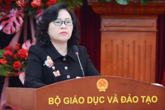 Thứ trưởng Bộ Giáo dục và Đào tạo Ngô Thị Minh phát biểu tại Hội nghị. 