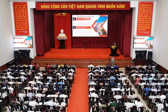 Hội nghị tập huấn, triển khai thi hành Luật Ðất đai năm 2024 do UBND tỉnh Bình Thuận phối hợp Bộ Tài nguyên và Môi trường tổ chức. (Ảnh HỮU TRÍ) 