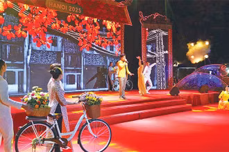 Chương trình "Get on Hanoi" giới thiệu nhiều nét văn hóa đặc sắc của Thủ đô. 