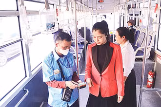 Từ ngày 20/9, hành khách có thể sử dụng thẻ vé xe buýt ảo khi đi xe buýt mà điện thoại không cần phải kết nối internet. 