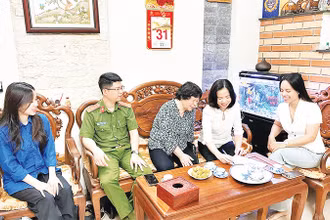 Lấy ý kiến cử tri về điều chỉnh địa giới tại thị trấn Trâu Quỳ, huyện Gia Lâm. 