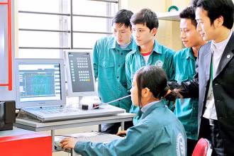 Ðào tạo lao động tay nghề cao ngày càng được xã hội quan tâm. 