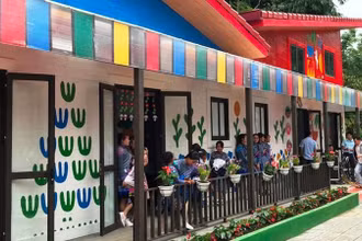Với sự quan tâm đầu tư của tỉnh, huyện, những ngôi trường mới không ngừng được xây dựng trên địa bàn huyện Mường Khương. (Ảnh QUỐC HỒNG) 