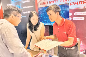 Các doanh nghiệp giới thiệu với khách hàng các giải pháp bảo mật an toàn thông tin tại Thành phố Hồ Chí Minh. 