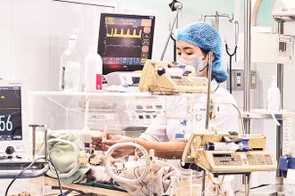 Bệnh viện đa khoa tỉnh Kon Tum được trang bị nhiều thiết bị y tế hiện đại, đáp ứng nhu cầu khám, chữa bệnh của nhân dân trên địa bàn. 