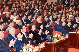 Thủ tướng Phạm Minh Chính và các đồng chí lãnh đạo, nguyên lãnh đạo Ðảng, Nhà nước dự lễ trao giải. (Ảnh TRẦN HẢI) 