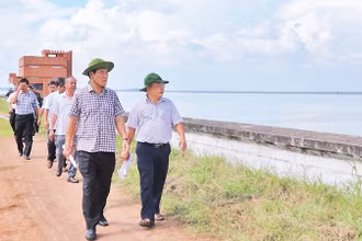 Lãnh đạo tỉnh Tây Ninh kiểm tra công tác quản lý, khai thác, vận hành công trình thủy lợi Dầu Tiếng-Phước Hòa. 