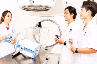 Sinh viên Trường đại học Nguyễn Tất Thành tham gia hoạt động nghiên cứu khoa học. (Ảnh CTV) 