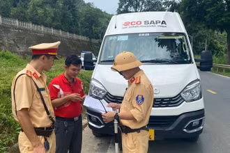 Cơ quan quản lý đánh giá xe hợp đồng trá hình khiến Nhà nước thất thu thuế, phá vỡ quy hoạch tuyến vận tải, tiềm ẩn nguy cơ ùn tắc, tai nạn giao thông. 